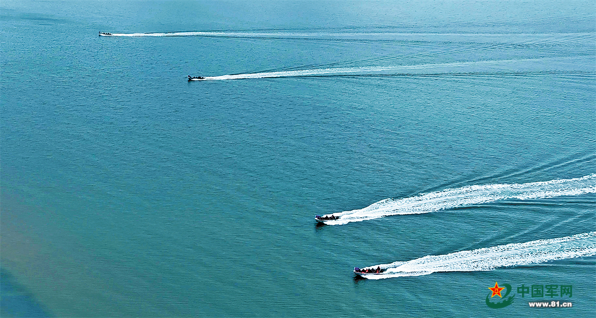 协同突击 立体破袭——第80集团军某旅开展综合训练影像(图3)