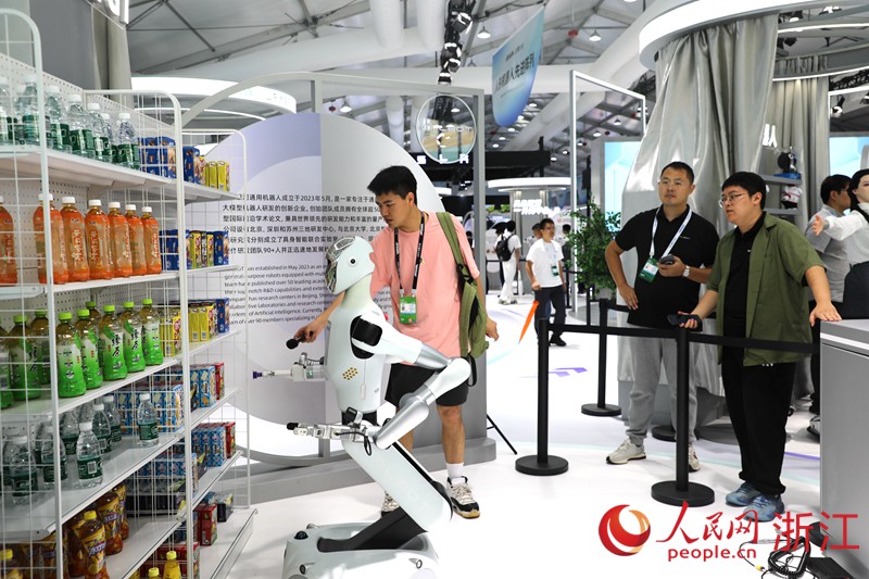 2024云栖大会启幕:AI硬科技集结 共创“无法计算的价值”(图4) 2024云栖大会启幕:AI硬科技集结 共创“无法计算的价值”(图4)