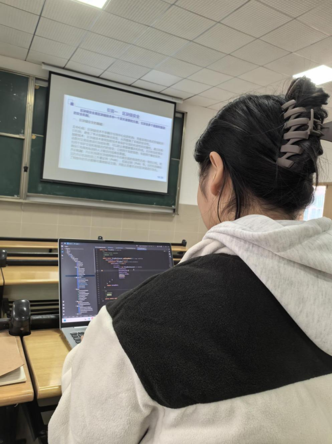 一直在奋斗的路上努力绽放——记襄汽物联网技术专业2024届优秀毕业生赵玉嫣(图2)